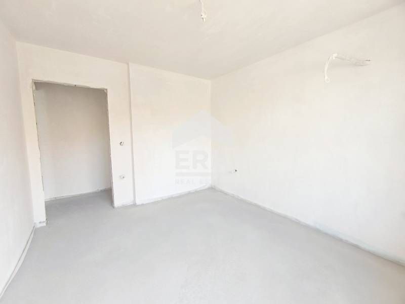 Продава се Тристаен апартамент в Хасково, Училищни - 126 кв.м за 561 €/кв.м - Снимка #1