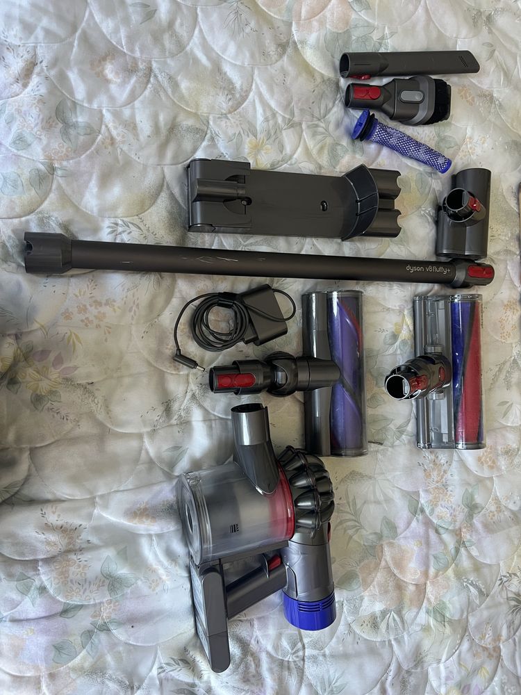 Прахосмукачка Dyson V8 sv25 ,перфекно състояние