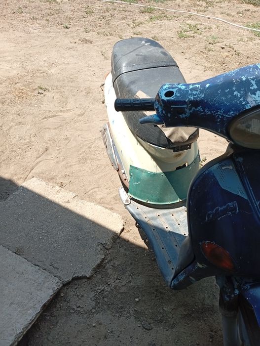 Scuter pe benzină în patru timpi
