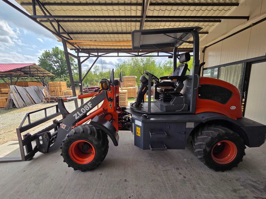 Încărcător frontal articulat ZL08F