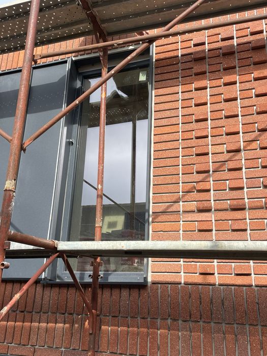 Caramida rosie feliata (semisamota noua)