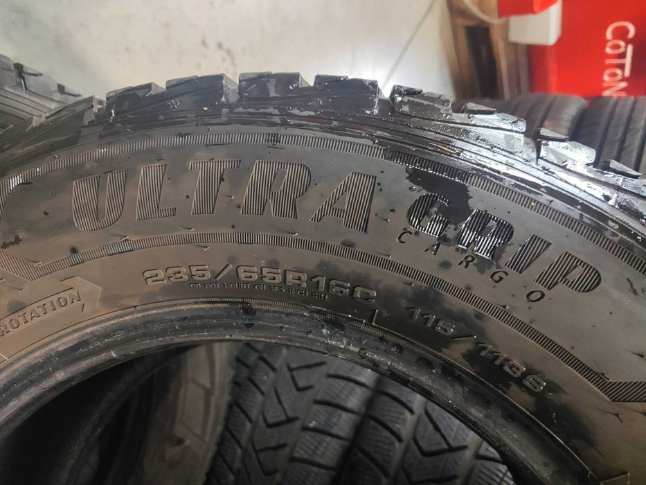 2бр.зимни гуми 235/65/16C Goodyear