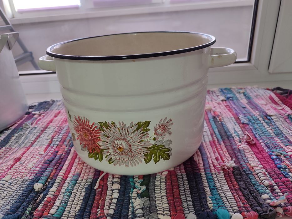 Отдам бесплатно кастрюли