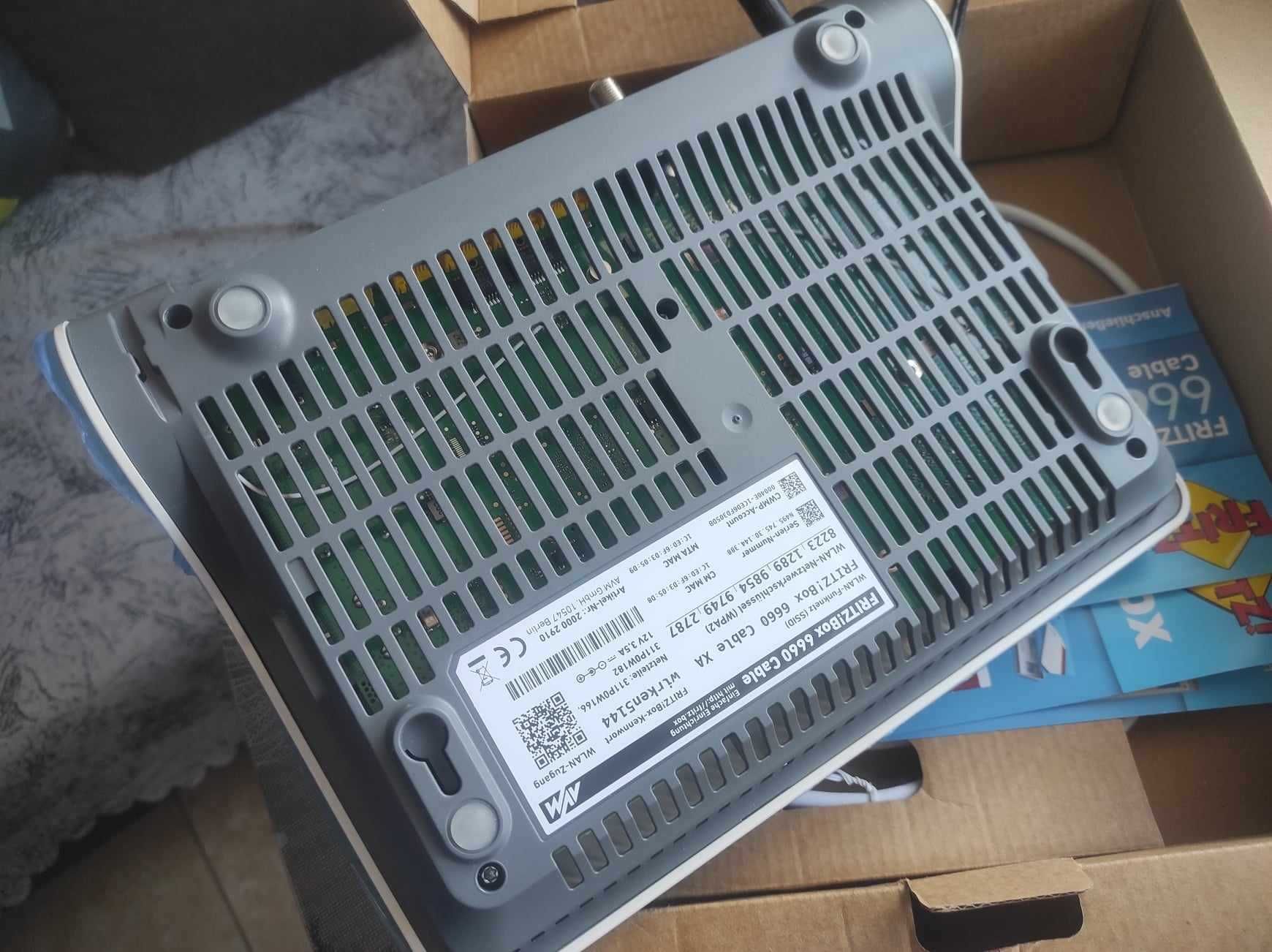 Рутер, FRITZ!Box 6660, двубандов Wi-Fi 6, Gigabit Ethernet - НОВ