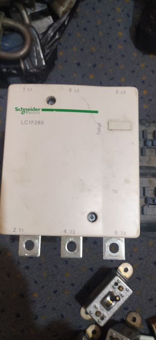 Контактор Шнайдер