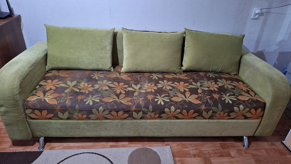Отдам диван даром
