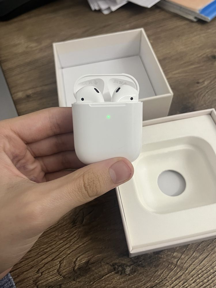 AirPods 2 поколения