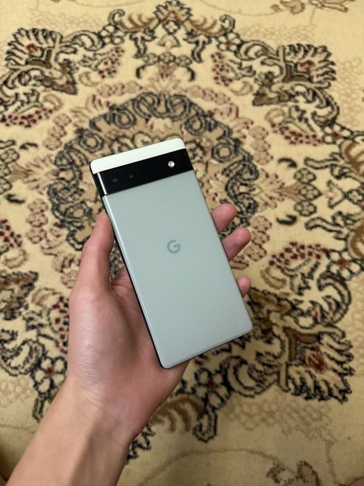 Два Google pixel 6a