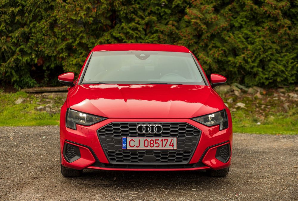 Audi A3 rosu, stare impecabila.
