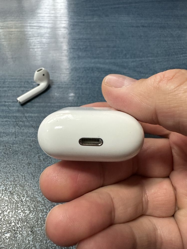 Оригинални слушалки Apple A2031 - AirPods 2 nd Generation