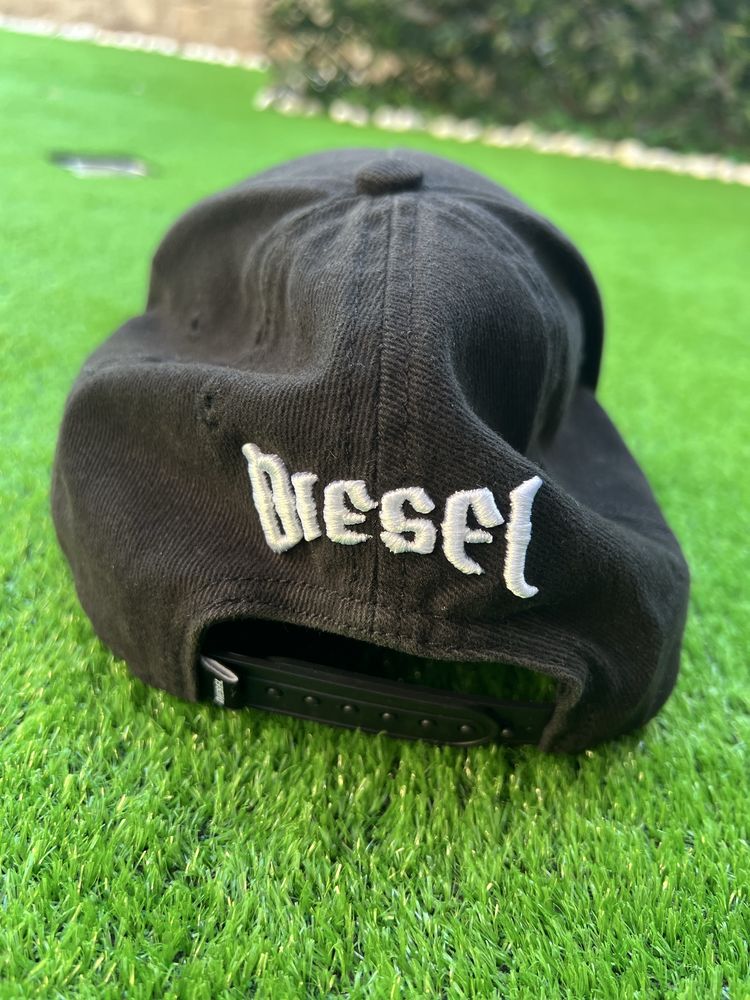 Шапка с козирка Diesel