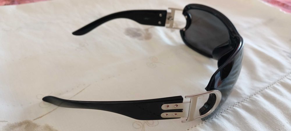 Ochelari de soare de damă.