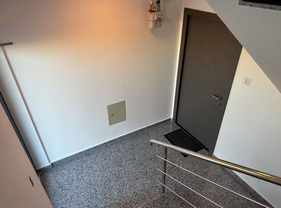 Дава се под наем Тристаен апартамент в София, Център - 110 кв.м за 648.21 € - Снимка #1