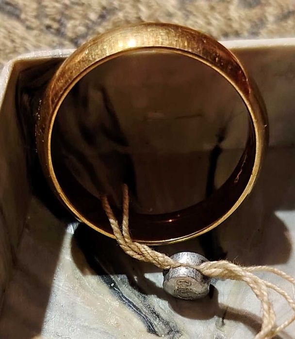 Кольцо обручальное 750 пробы новое