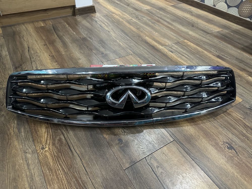 Решетка с лого infiniti