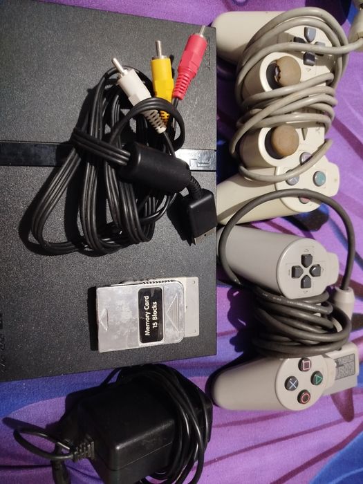 PS 2 Slim consola.