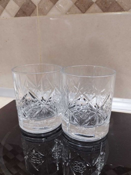 Порцеланови и стъклени сервизи за течности