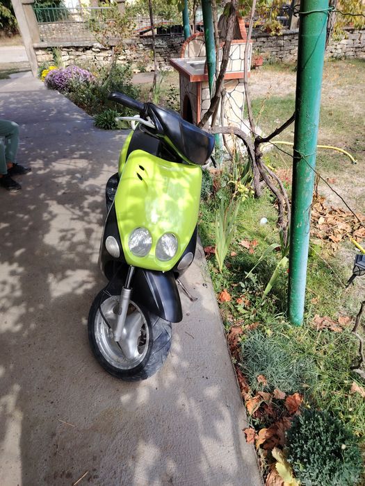 Ямаха неос със документи