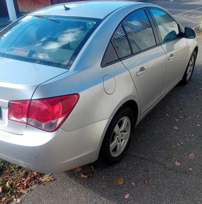 Vand  Schimb cu moto  Chevrolet Cruze  Benzină Automat / 2009