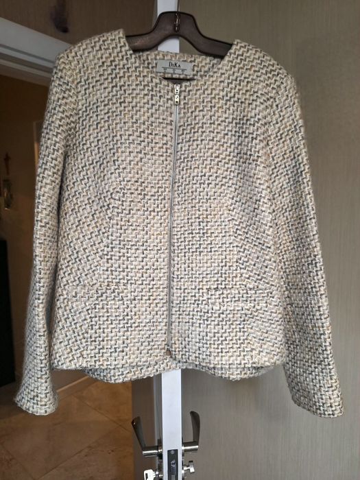 Продавам дамско сако/яке