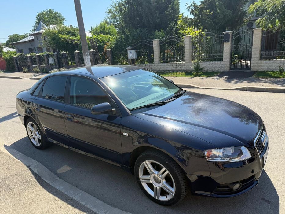 de vanzare audi a4 masina este intr o stare foarte buna!!