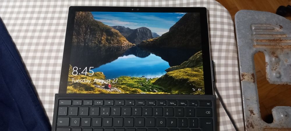 Tableta/Laptop Microsoft Surface Pro 4 cu incarcator