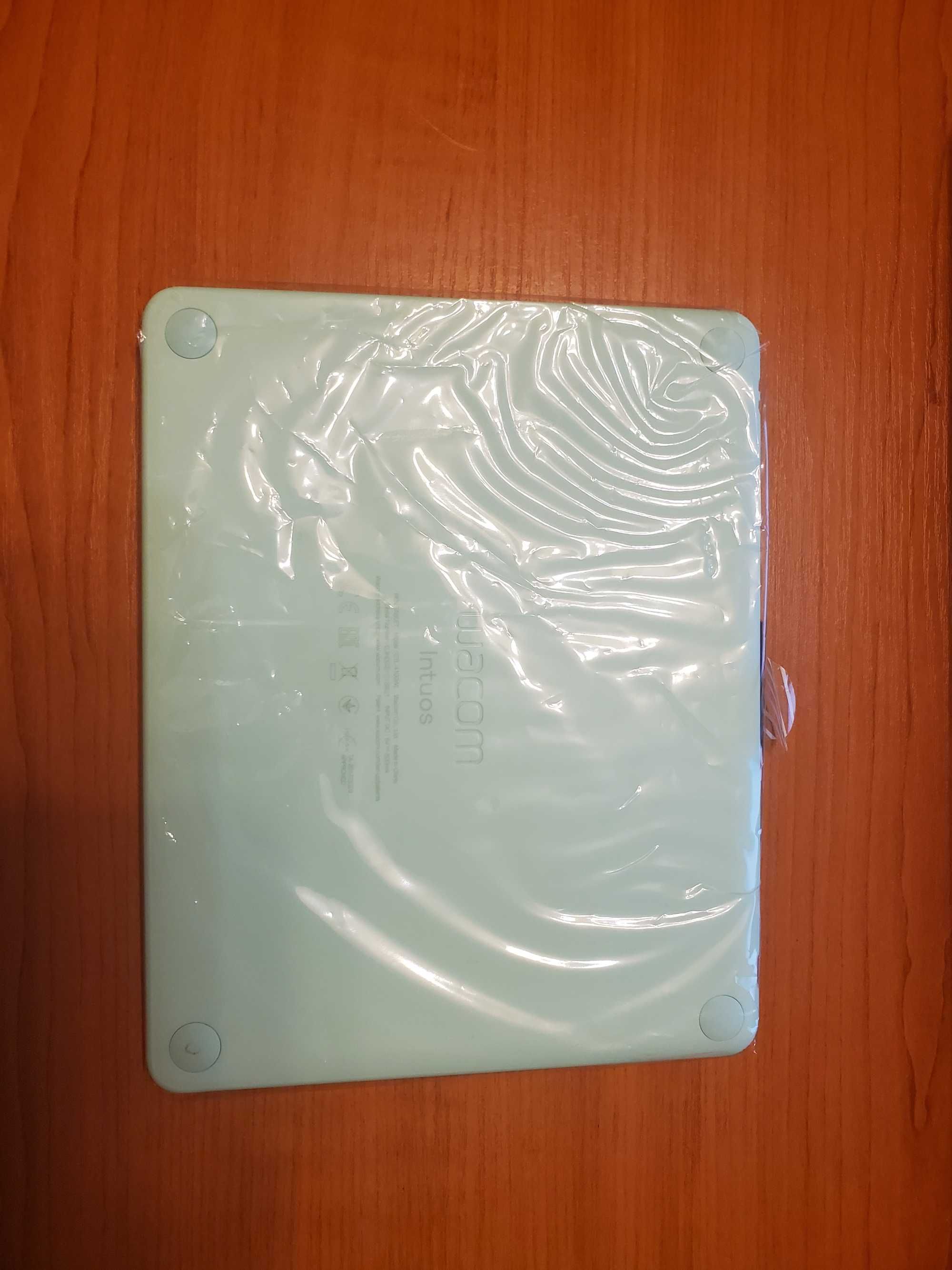 Графичен таблет Wacom Intuos S Bluetooth Pistachio