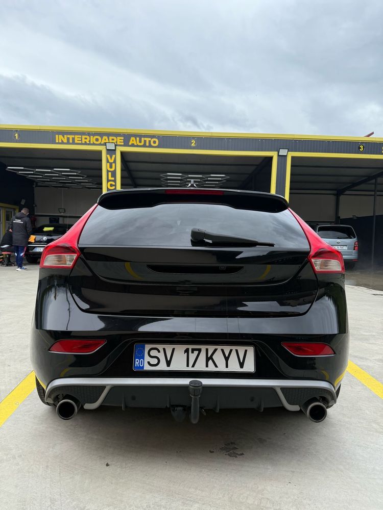 Volvo V40 D3 R design Automat 150 cai