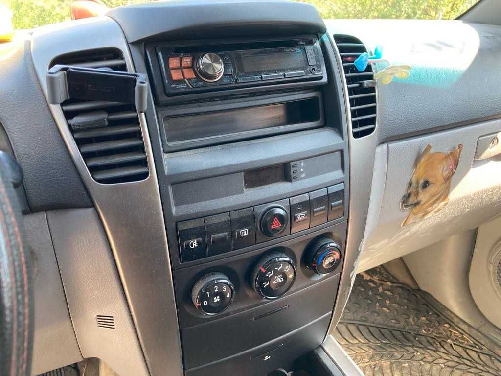 Ажтомобил Kia Sorento
