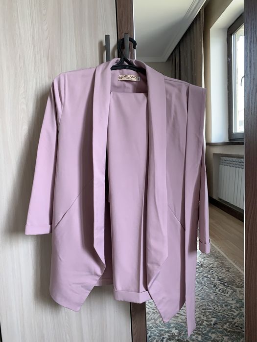 Женский брючный костюм