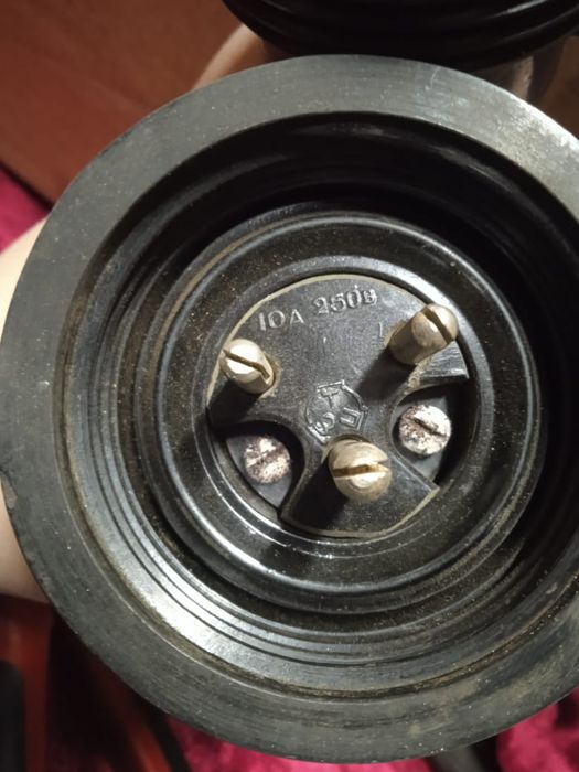 Продам высоковольтную трёхфазную розетку.