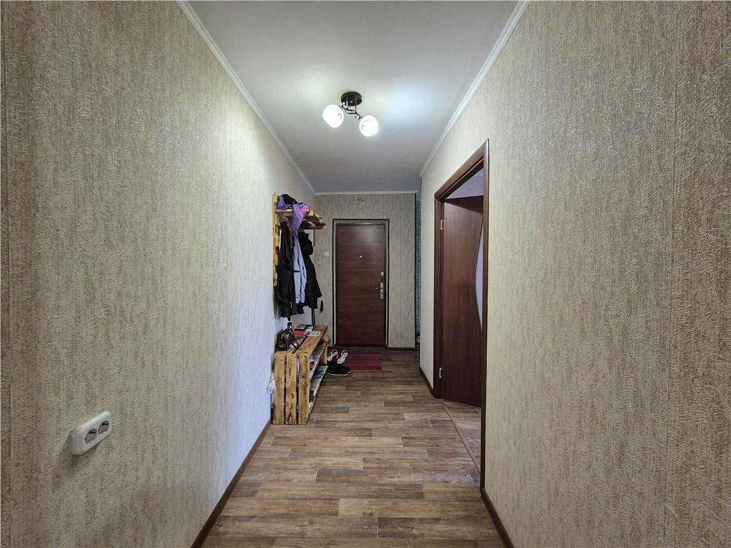 Продам 3-комн квартиру в отличном районе.
На 9 мкр на 2/9эт