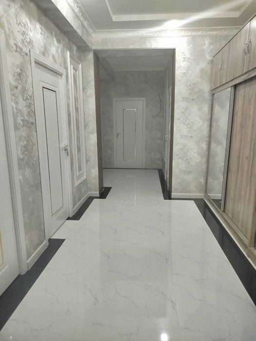 3-комнатная, 4/8, Центр, ориентир Чехова и метро Ойбек`