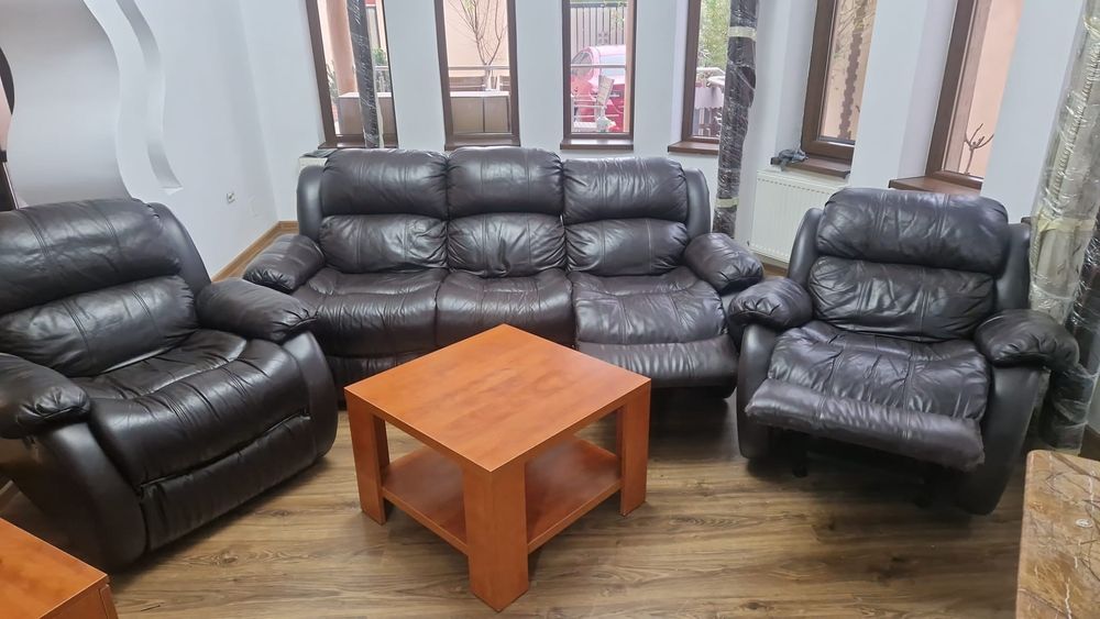 Mobila sufragerie, canapea, fotolii, comoda si cuier