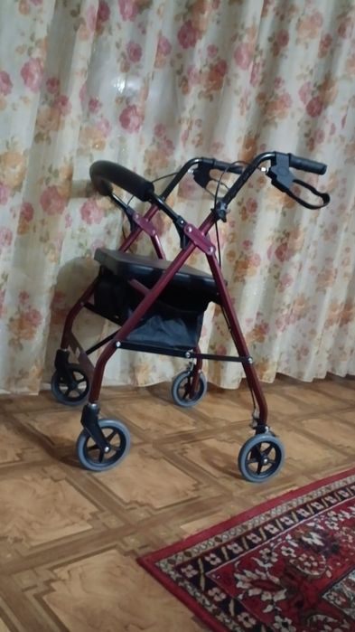 Коляска ходунки.