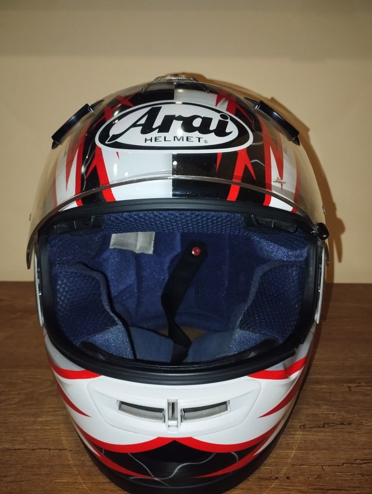 Продавам каска Arai Condor