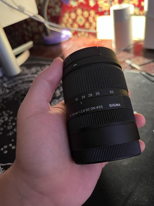 Срочно продам Sigma 18-50mm F2.8 на Sony E