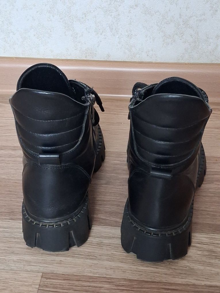 Продам зимние ботинки Tiflani на девочку