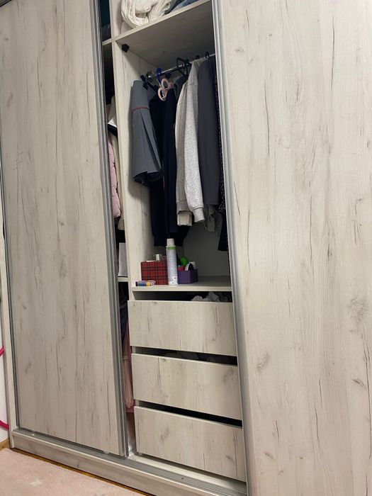 Vand dressing H2,30*L=2,10*adancime 60, cu spatii de depozitare,