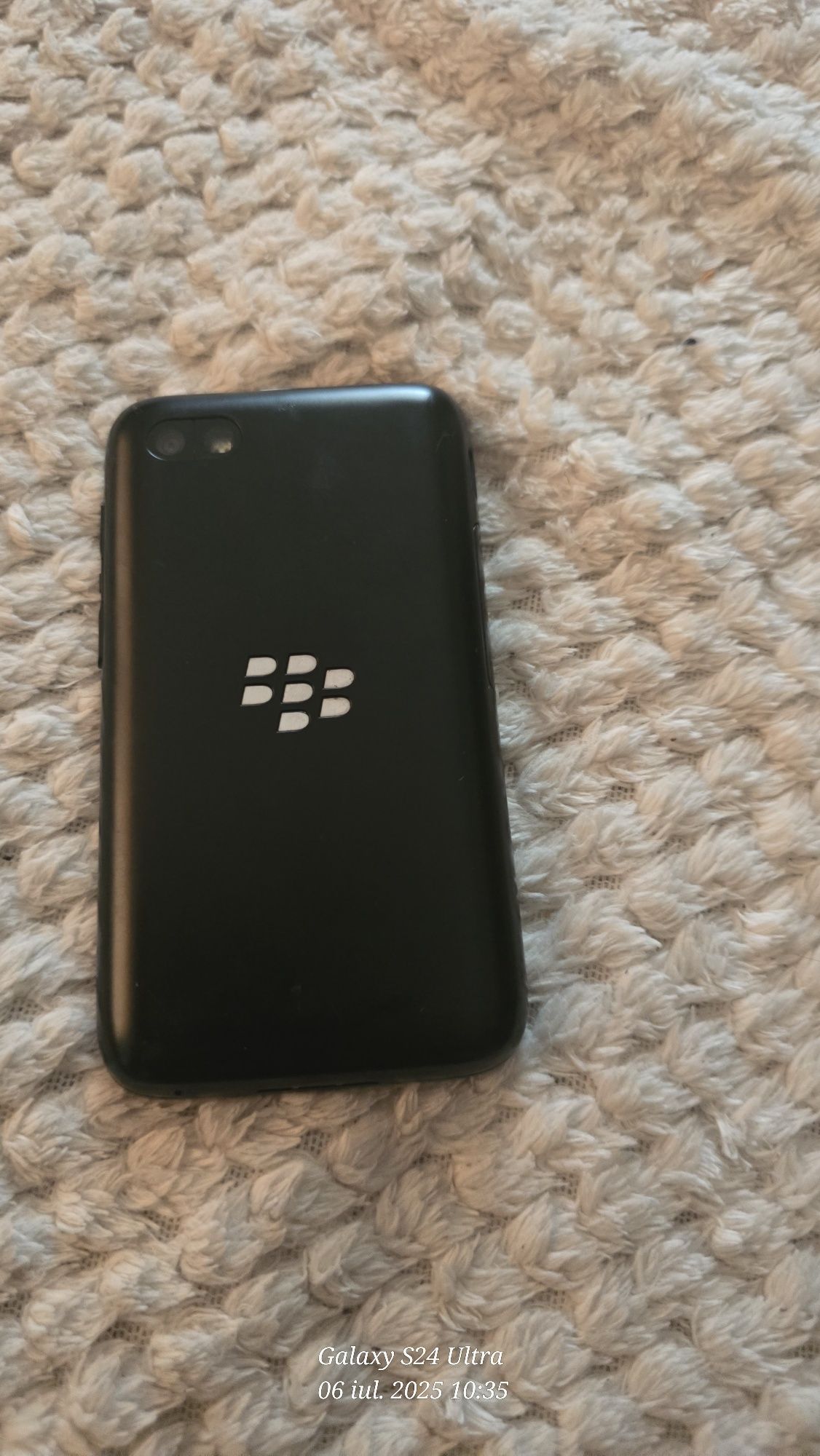 Blackberry q5. Folie display.. Zero zgârieturi pe Dispaly..