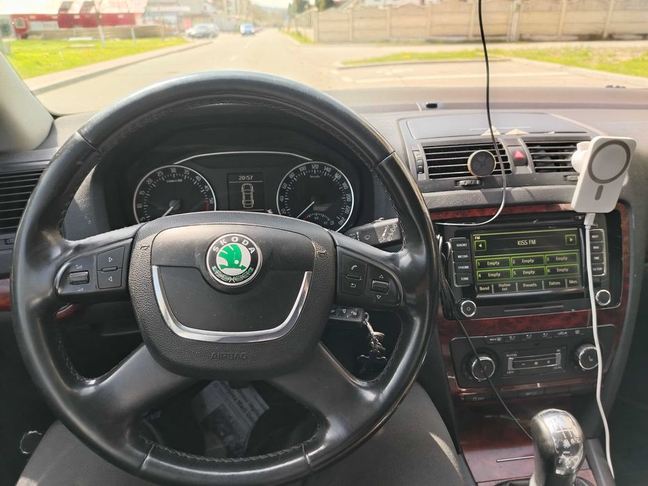 Vand sau schimb skoda octavia 2 cu logan dupa 2017