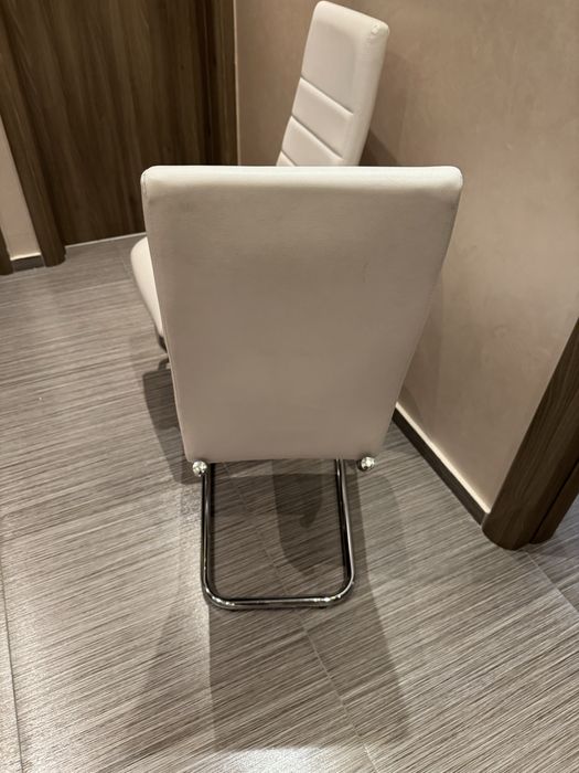 Продавам 6 трапезарски стола