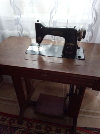 Швейная машинка.Старого образца
