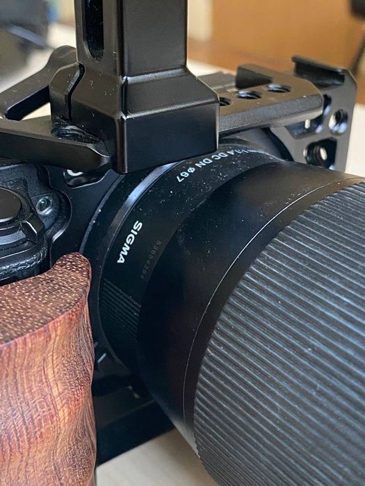 Sony a6500 + обектив Sigma 16mm f/1.4 + SmallRig (Full Kit)