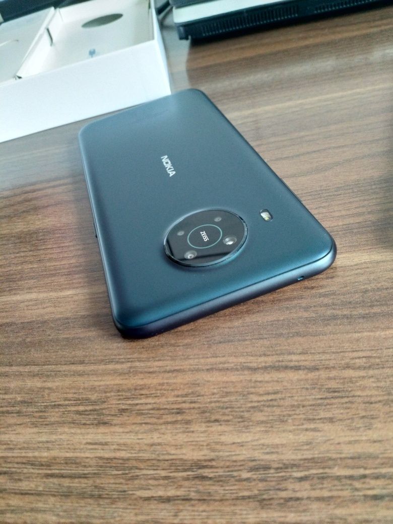 Nokia X10 colecție