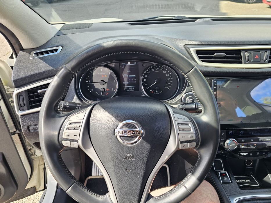 Vând Nissan Qashqai TEKNA ALL-MODE 4×4