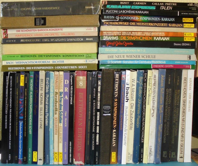 Vind mape cu discuri vinil cu muzica clasica !