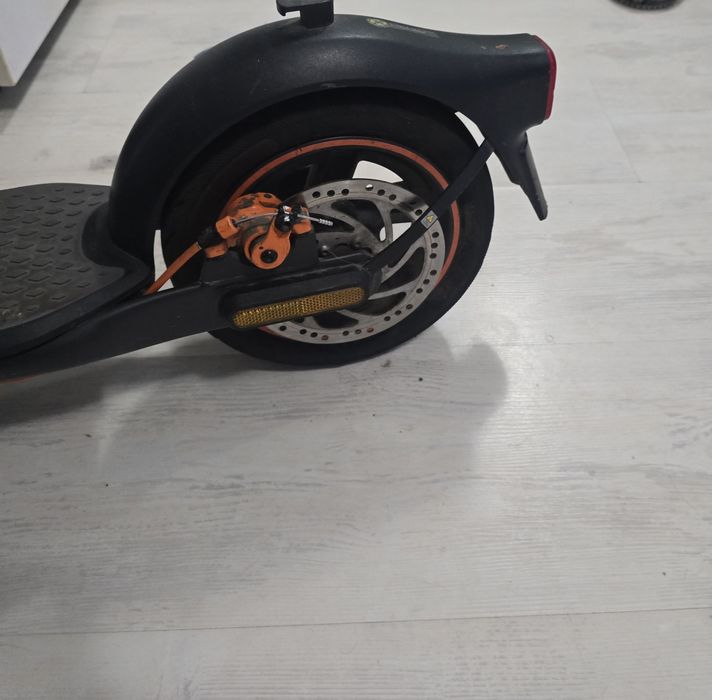 Vând trotinetă electrică Ninebot KickScooter F40E by Segway