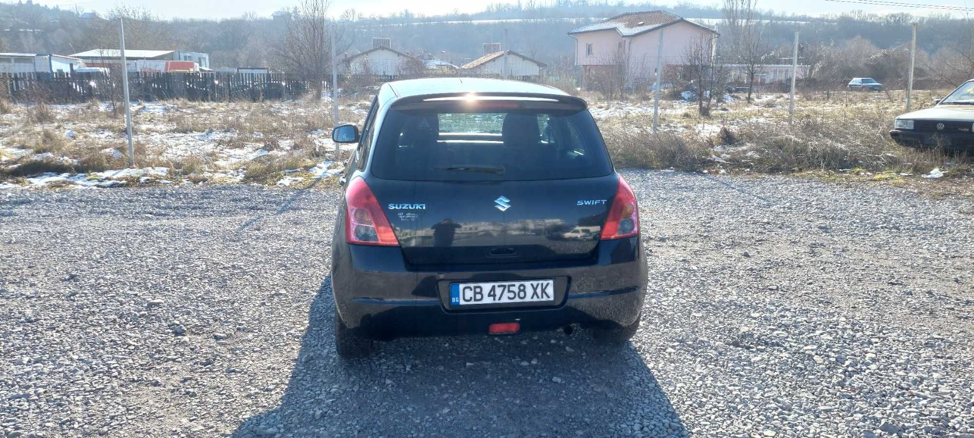 Продавам Suzuki Swift 1,3i.  Газ-бензин 90000 км.