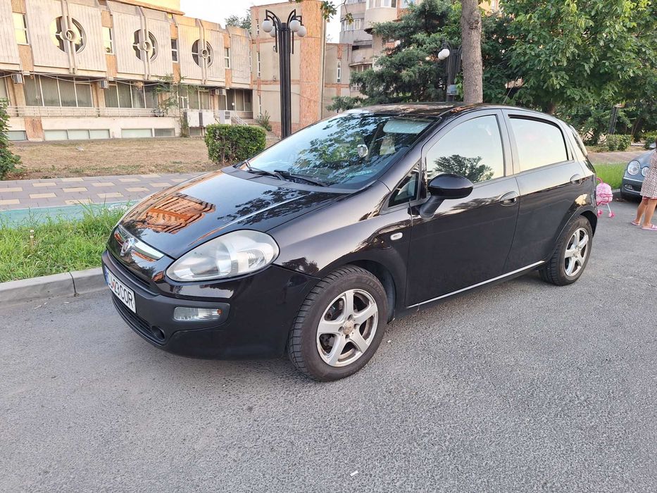 Vand fiat punto 1.4 cu gaz 2011